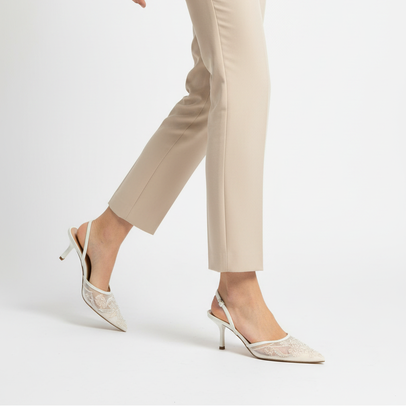 Witte Slingback Pumps - Diagonaal